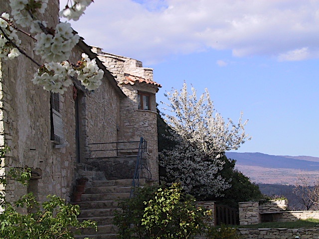 Provence Holiday stay property Exterior shot - Visit The Gite Galileo - La Colle - Luberon Forcalquier South of France